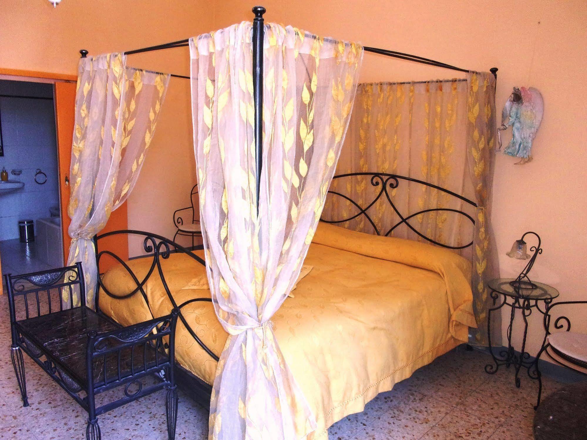 לינה וארוחת בוקר Nardò Palazzo Osanna מראה חיצוני תמונה
